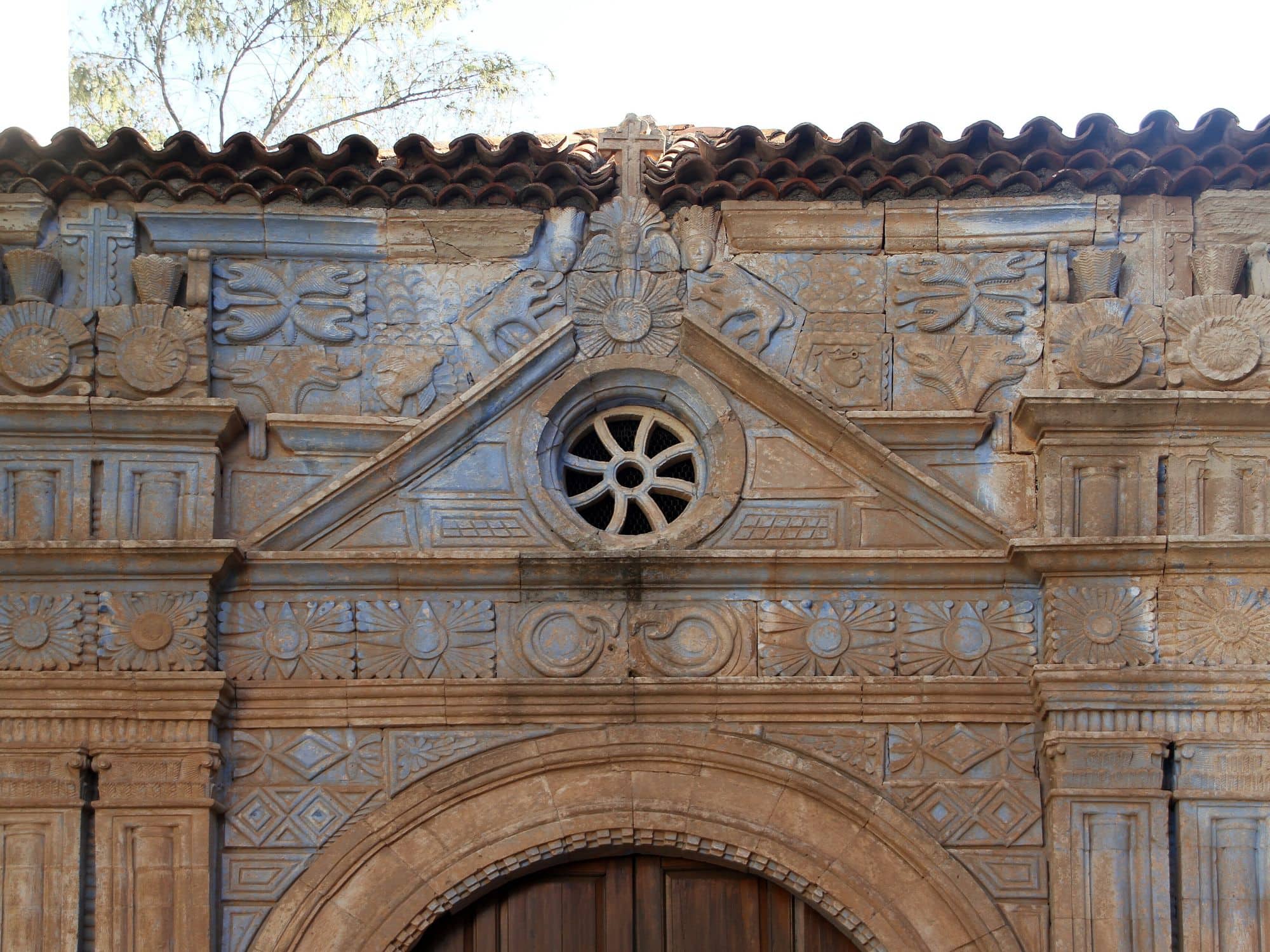 Il portale scolpito in pietra della chiesa di Nuestra Señora de Regla a Pájara