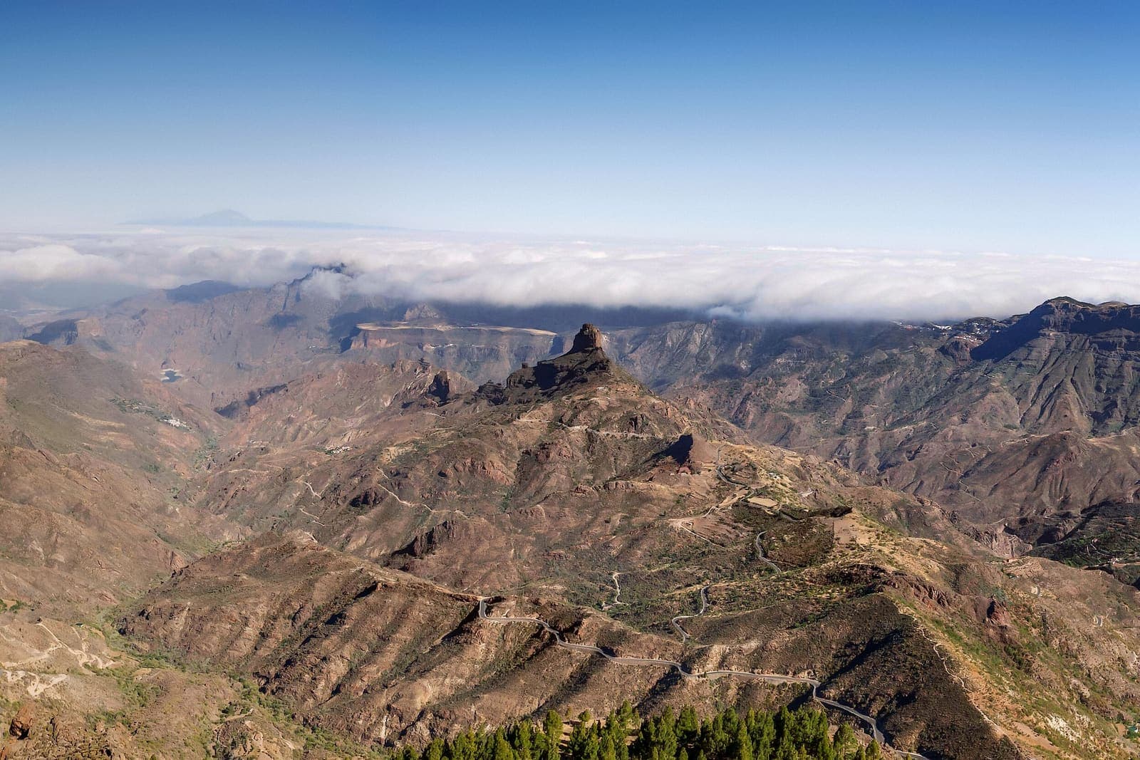 Le montagne sacre di Gran Canaria con il Roque Bentayga, nel paesaggio di Risco Caído
