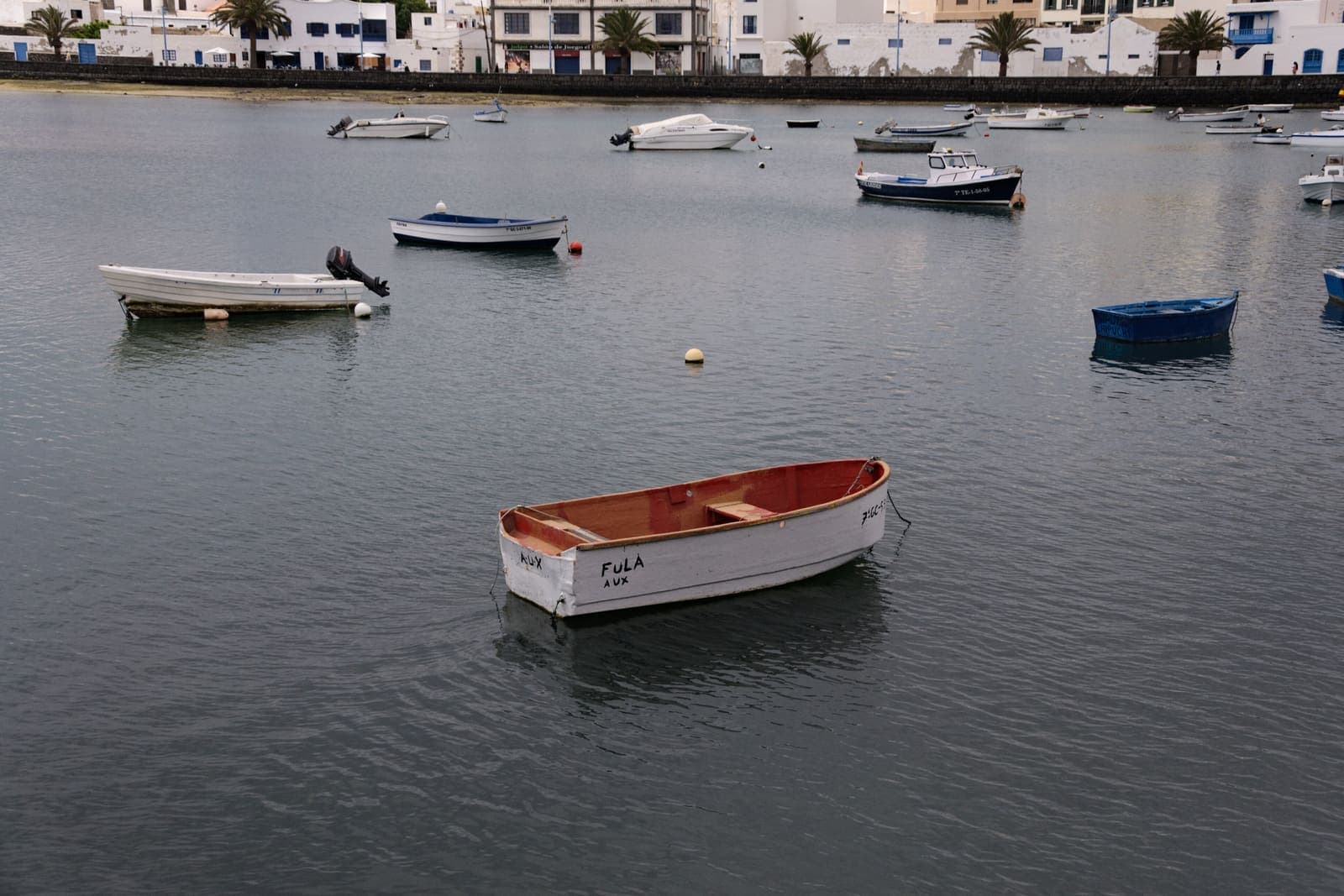 Le barche dei pescatori nel Charco de San Ginés, la laguna in mezzo ad Arrecife