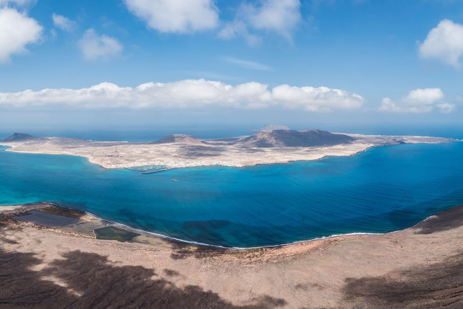 L'isola di La Graciosa vista dal Mirador del Río, nel nord di Lanzarote