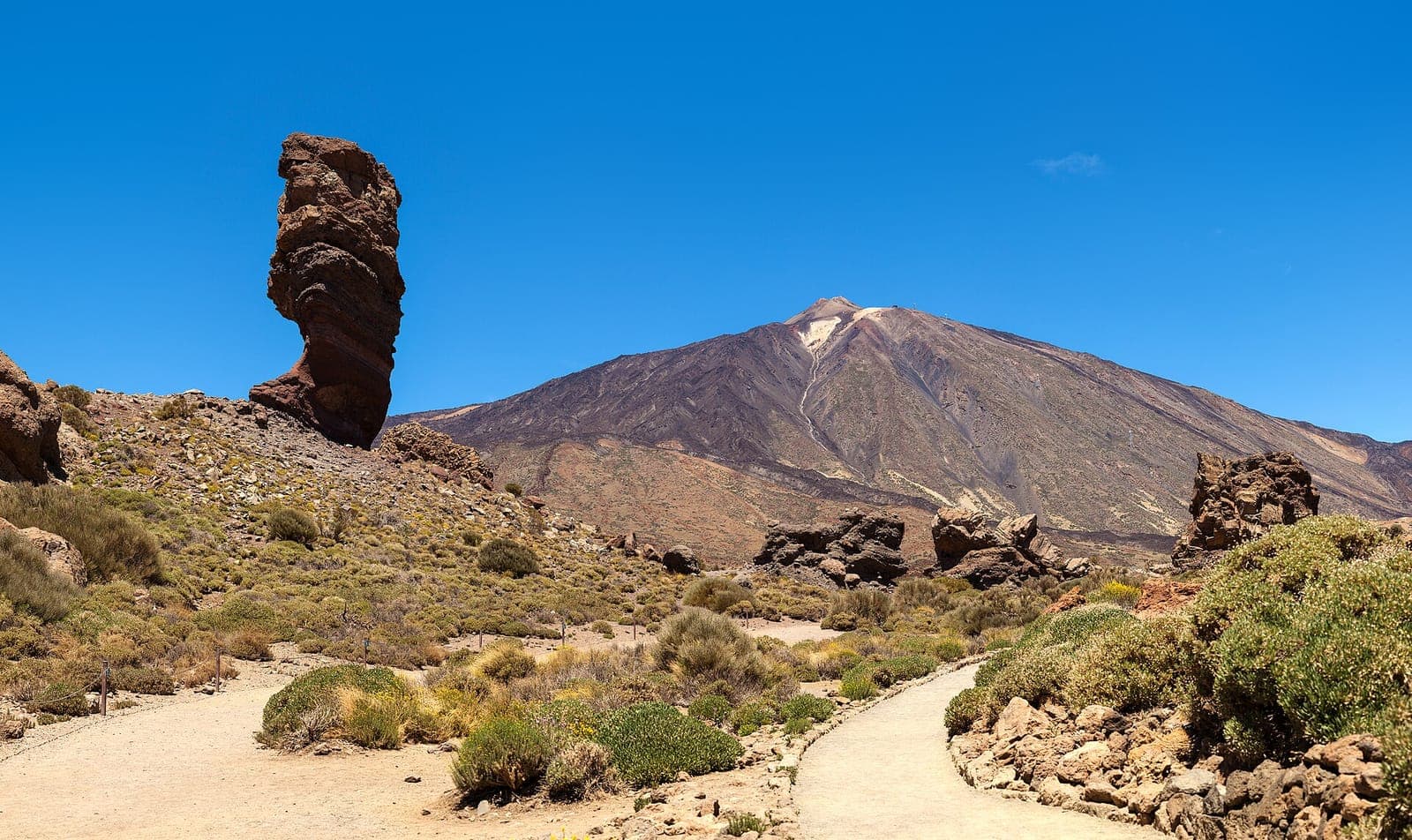 Sentiero tra i Roques de García con il Roque Cinchado e il Teide, Parco Nazionale del Teide