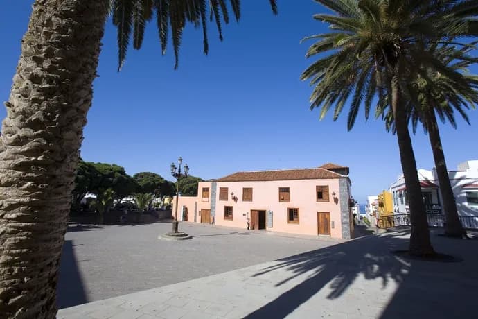 LIVVO La Quinta Roja