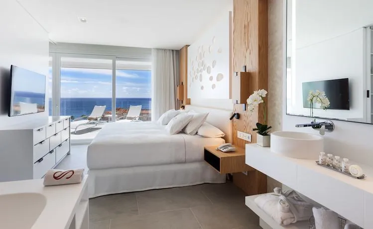 Royal Hideaway Corales Suites